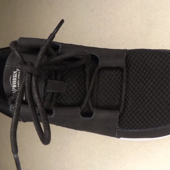 💥SALE💥Easy Street Sneakers- Women's 7.5M - Picture 4 of 9